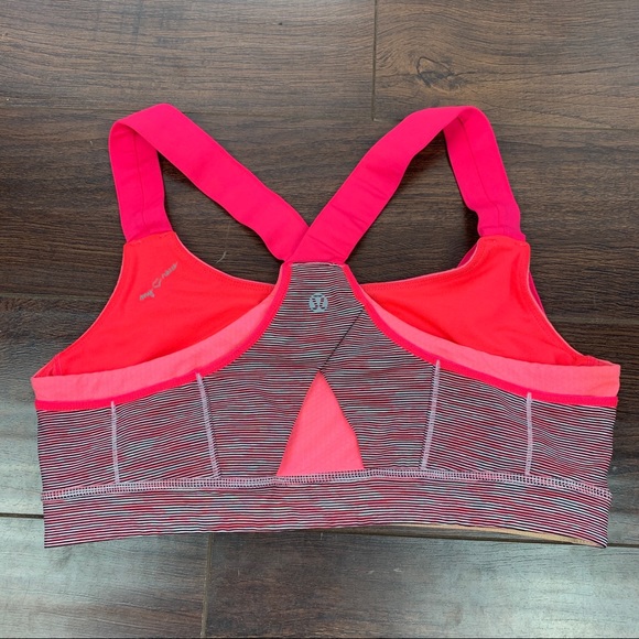 lululemon athletica Run: Stuff Your Bra Sports Bra - Picture 2 of 4